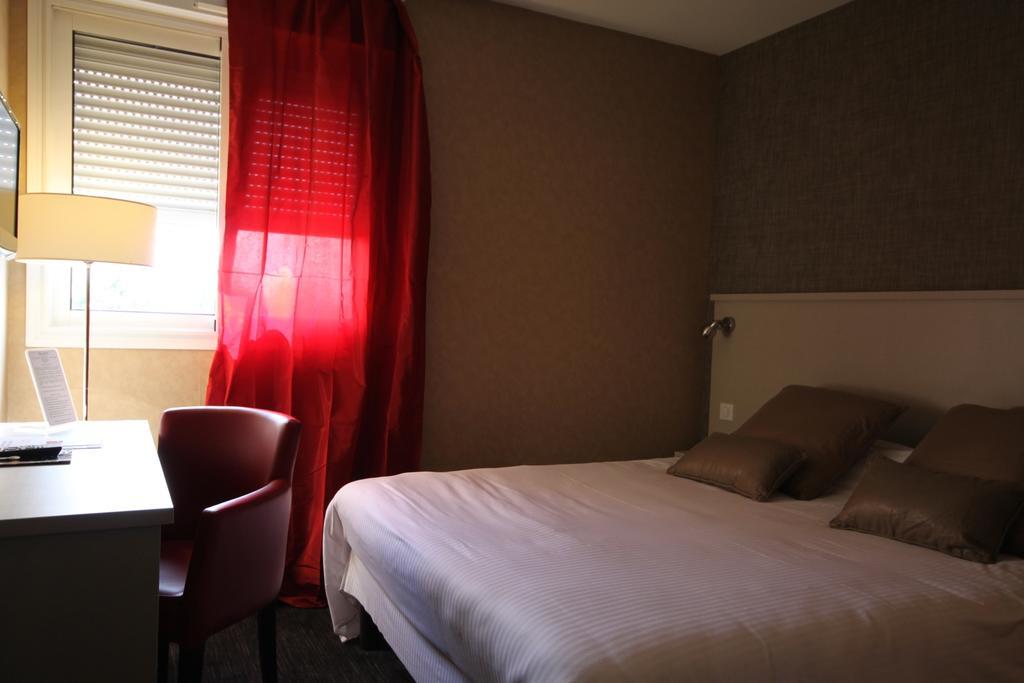 Hotel D'Arcins Latresne ภายนอก รูปภาพ
