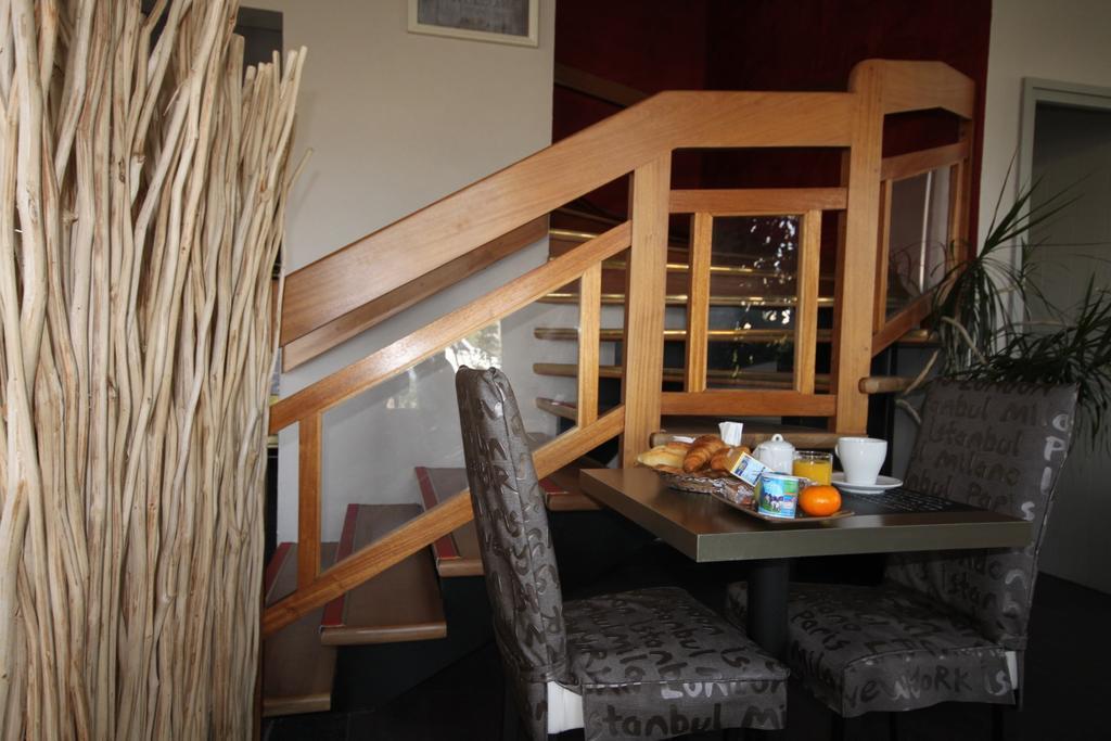 Hotel D'Arcins Latresne ภายนอก รูปภาพ